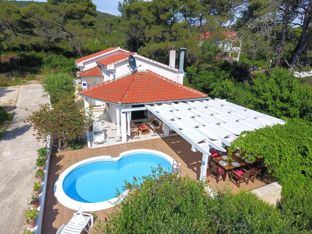 Spacious Holiday Home In Molat With Pool Brgulje Exteriör bild
