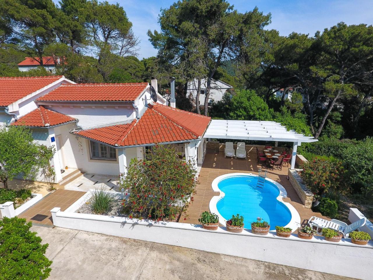 Spacious Holiday Home In Molat With Pool Brgulje Exteriör bild