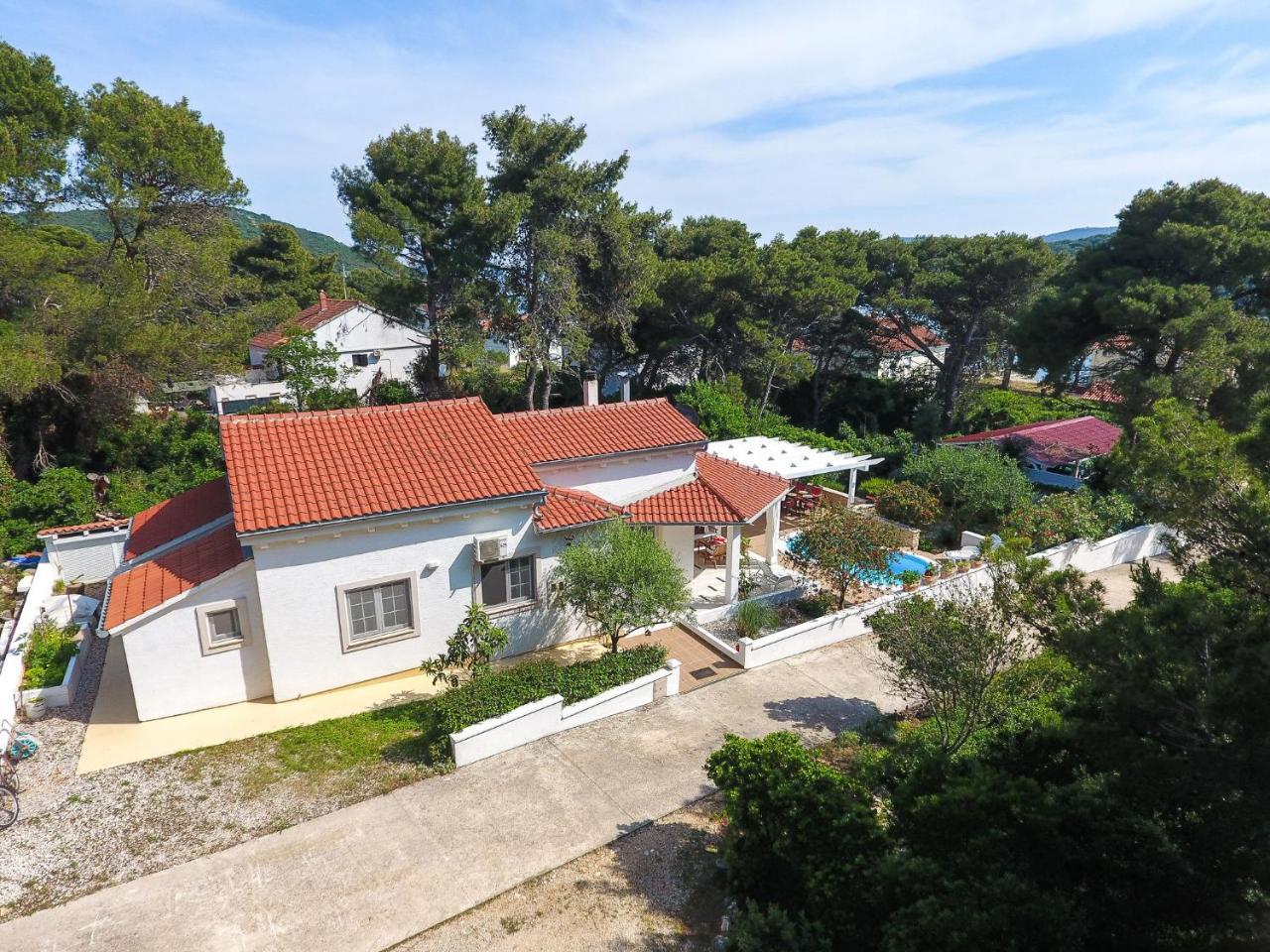 Spacious Holiday Home In Molat With Pool Brgulje Exteriör bild